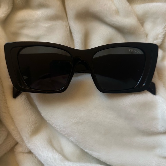 Prada sunglasses - Picture 1 of 4